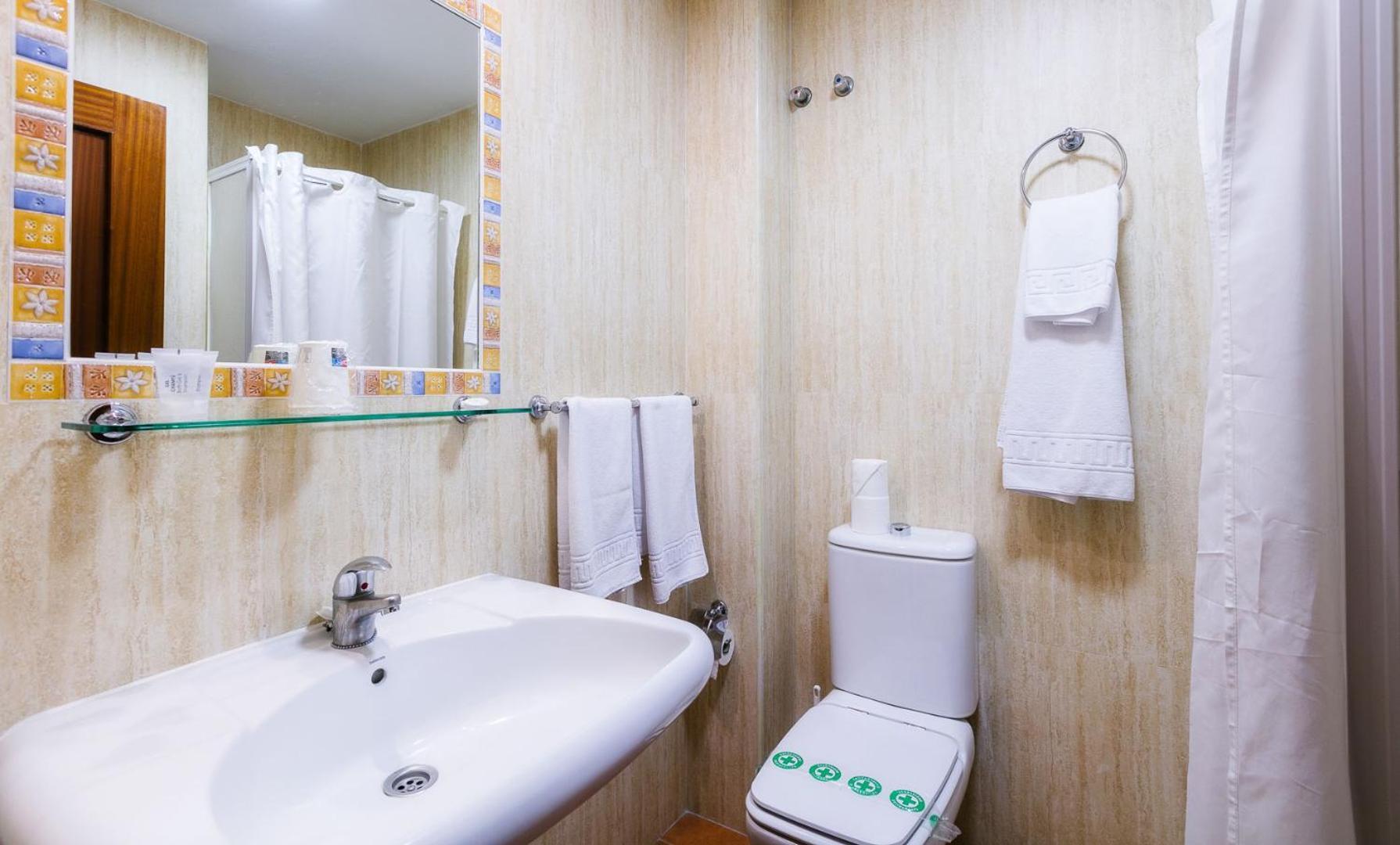 פואנגירולה Hotel Galicia מראה חיצוני תמונה
