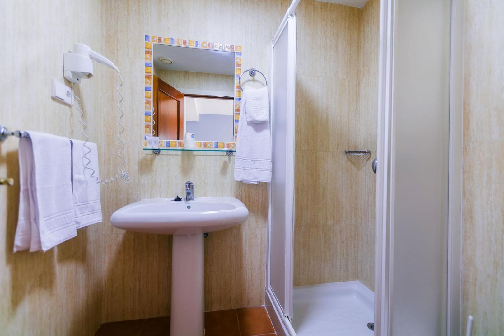 פואנגירולה Hotel Galicia מראה חיצוני תמונה