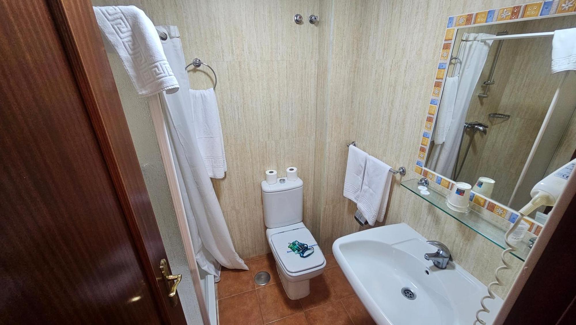 פואנגירולה Hotel Galicia מראה חיצוני תמונה