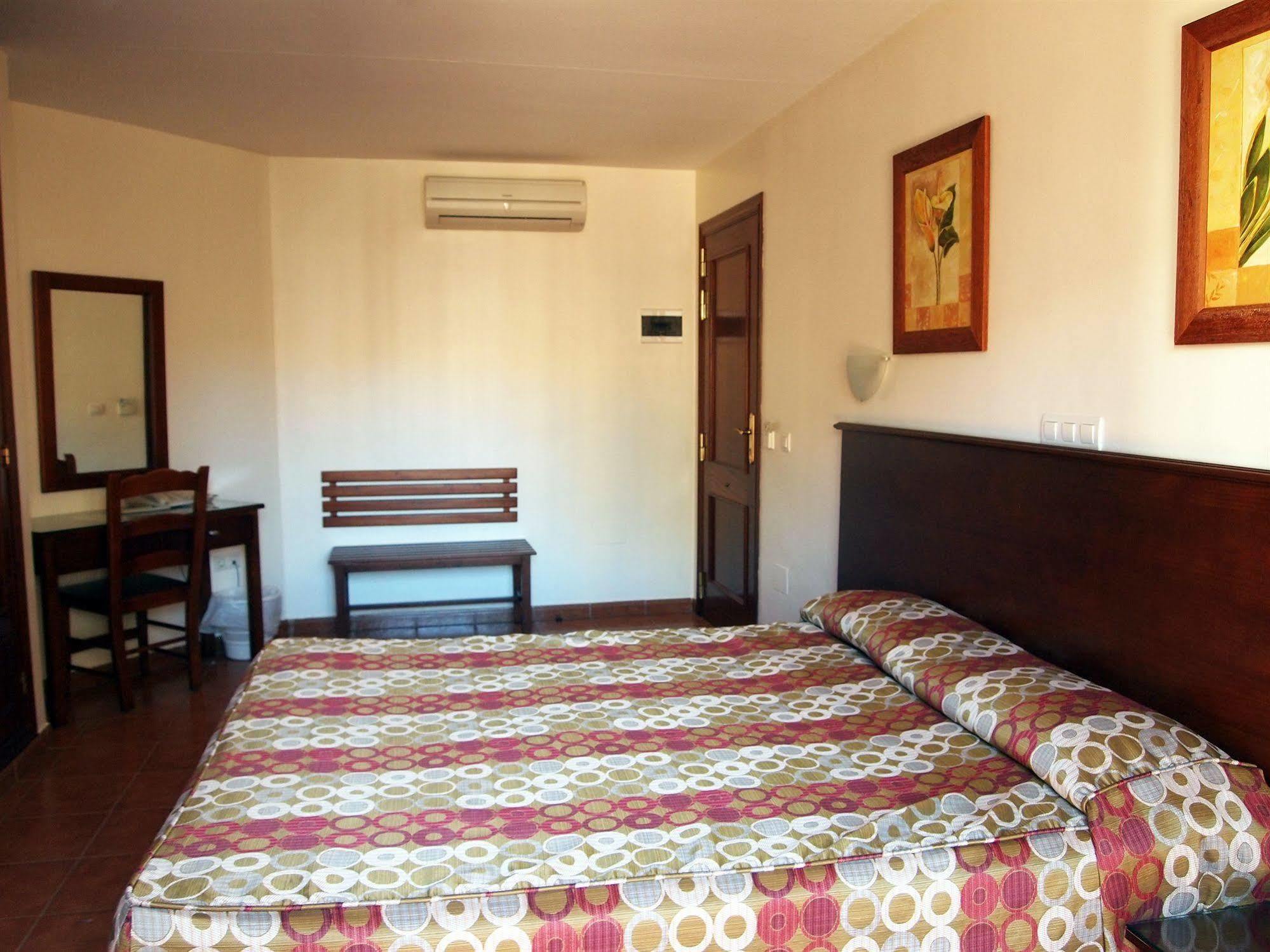 פואנגירולה Hotel Galicia מראה חיצוני תמונה